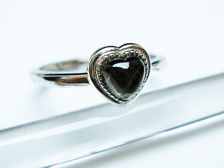 モルダバイト ハート 指輪 (13号)石サイズ約5mm×5mm[T526-1292] 3枚目