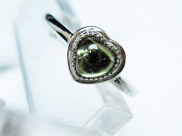 モルダバイト ハート 指輪 (13号)石サイズ約5mm×5mm[T526-1293] 2枚目