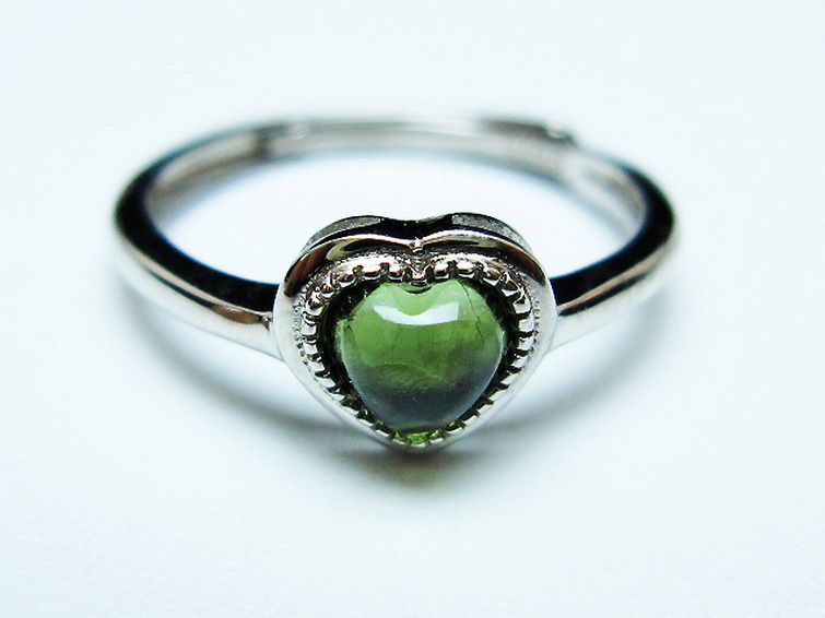 モルダバイト ハート 指輪 (12号)石サイズ約5mm×5mm[T526-1294] 1枚目