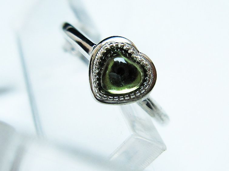 モルダバイト ハート 指輪 (12号)石サイズ約5mm×5mm[T526-1294] 2枚目