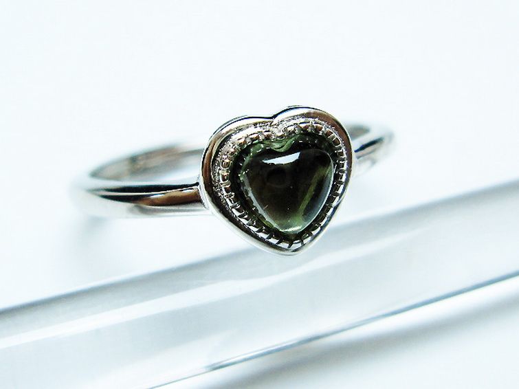 モルダバイト ハート 指輪 (12号)石サイズ約5mm×5mm[T526-1294] 3枚目