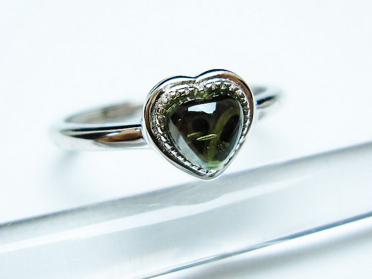 モルダバイト ハート 指輪 (14号)石サイズ約5mm×5mm[T526-1295] 3枚目