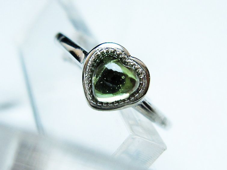 モルダバイト ハート 指輪 (15号)石サイズ約5mm×5mm[T526-1296] 2枚目