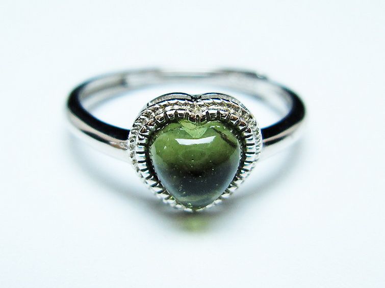 モルダバイト ハート 指輪 (12号)石サイズ約6mm×6mm[T526-1298] 1枚目