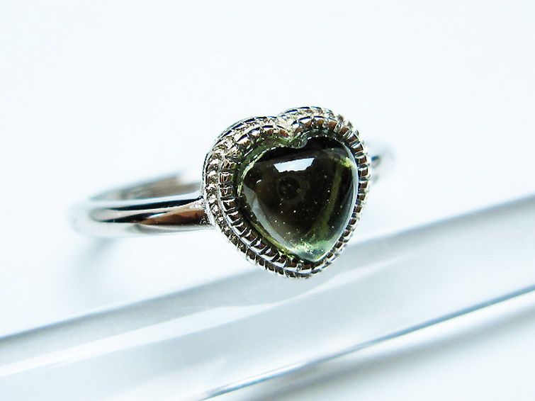 モルダバイト ハート 指輪 (12号)石サイズ約6mm×6mm[T526-1298] 3枚目