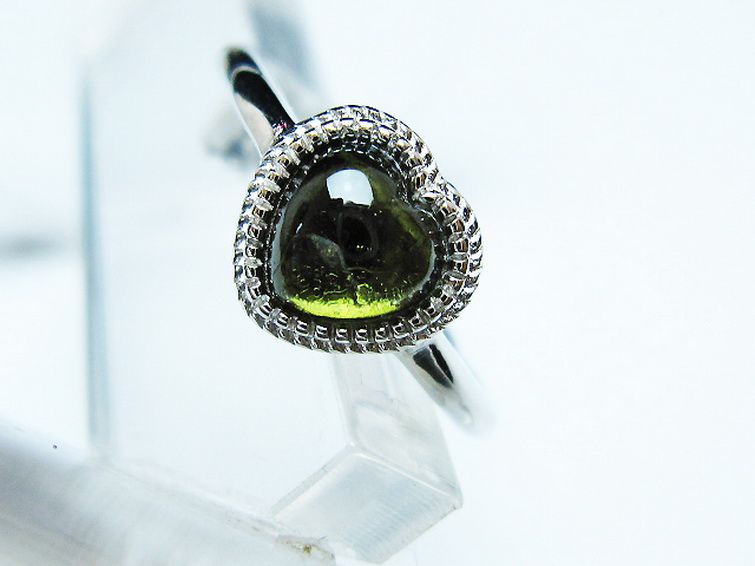 モルダバイト ハート 指輪 (13号)石サイズ約6mm×6mm[T526-1299] 2枚目