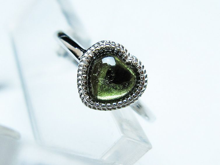 モルダバイト ハート 指輪 (13号)石サイズ約6mm×6mm[T526-1301] 2枚目