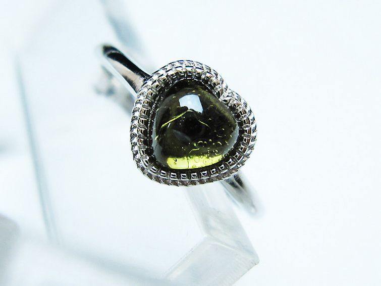 モルダバイト ハート 指輪 (12号)石サイズ約6mm×6mm[T526-1302] 2枚目