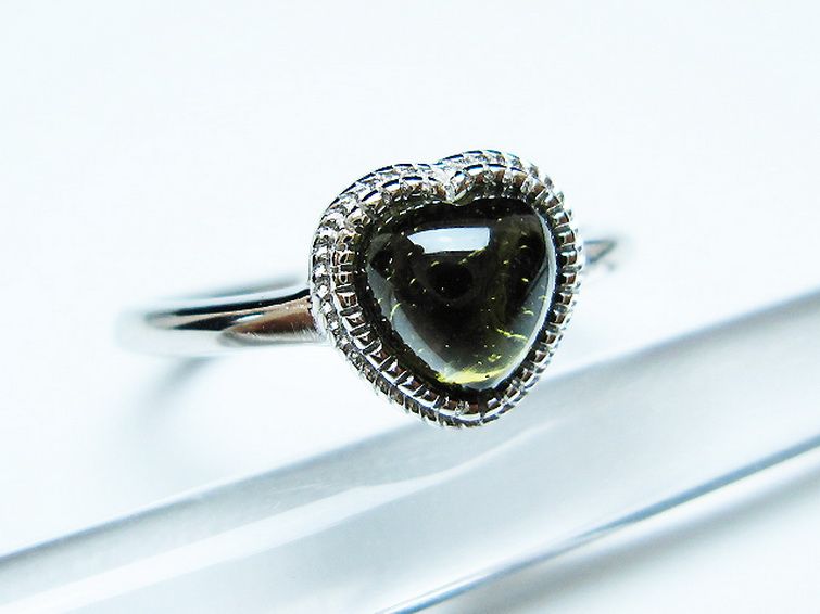 モルダバイト ハート 指輪 (12号)石サイズ約6mm×6mm[T526-1302] 3枚目