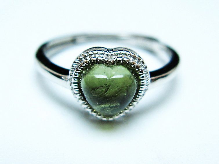 モルダバイト ハート 指輪 (12号)石サイズ約6mm×6mm[T526-1305] 1枚目