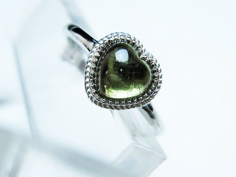 モルダバイト ハート 指輪 (12号)石サイズ約6mm×6mm[T526-1305] 2枚目