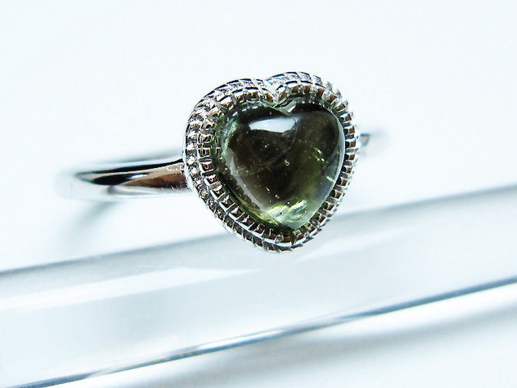 モルダバイト ハート 指輪 (12号)石サイズ約6mm×6mm[T526-1305] 3枚目