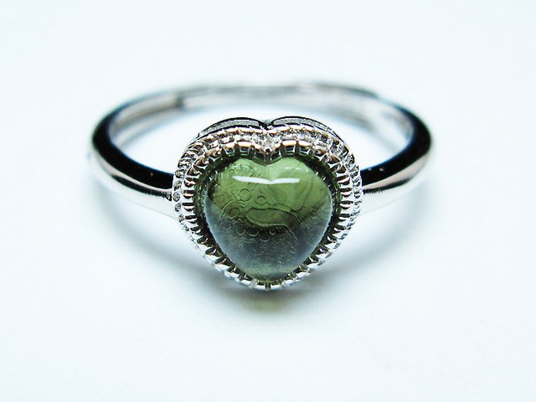 モルダバイト ハート 指輪 (12号)石サイズ約6mm×6mm[T526-1306] 1枚目