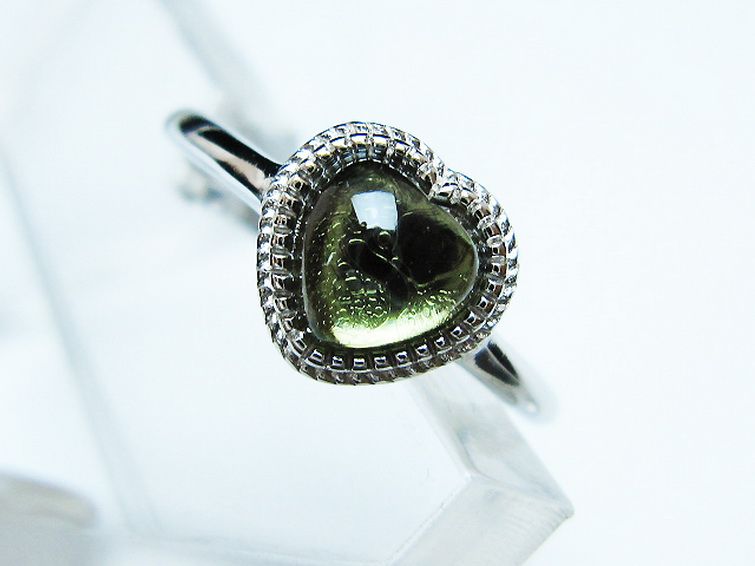 モルダバイト ハート 指輪 (12号)石サイズ約6mm×6mm[T526-1306] 2枚目