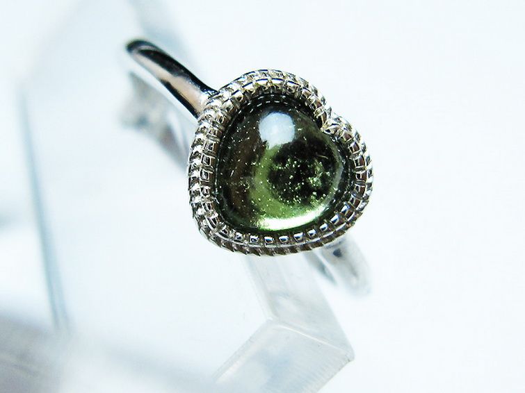 モルダバイト ハート 指輪 (13号)石サイズ約6mm×6mm[T526-1310] 2枚目