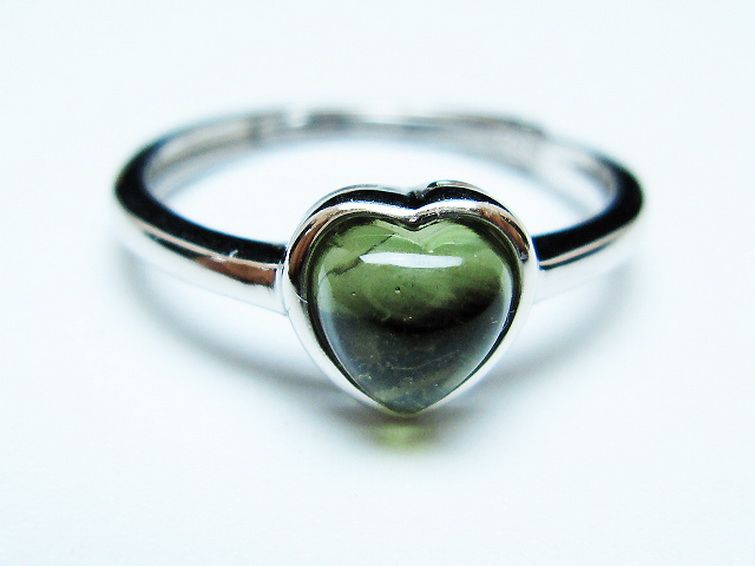 モルダバイト ハート 指輪 (12号)石サイズ約6mm×6mm[T526-1320] 1枚目