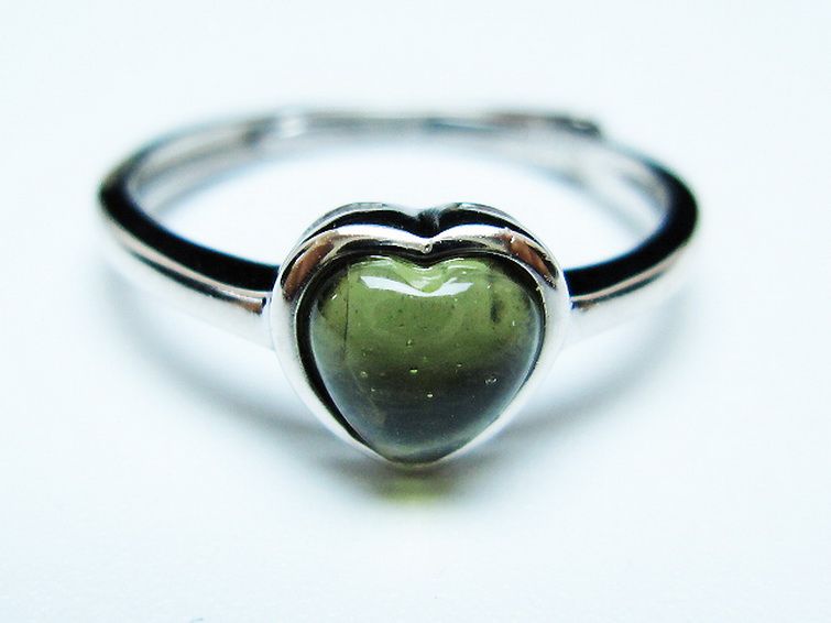 モルダバイト ハート 指輪 (12号)石サイズ約6mm×6mm[T526-1321] 1枚目