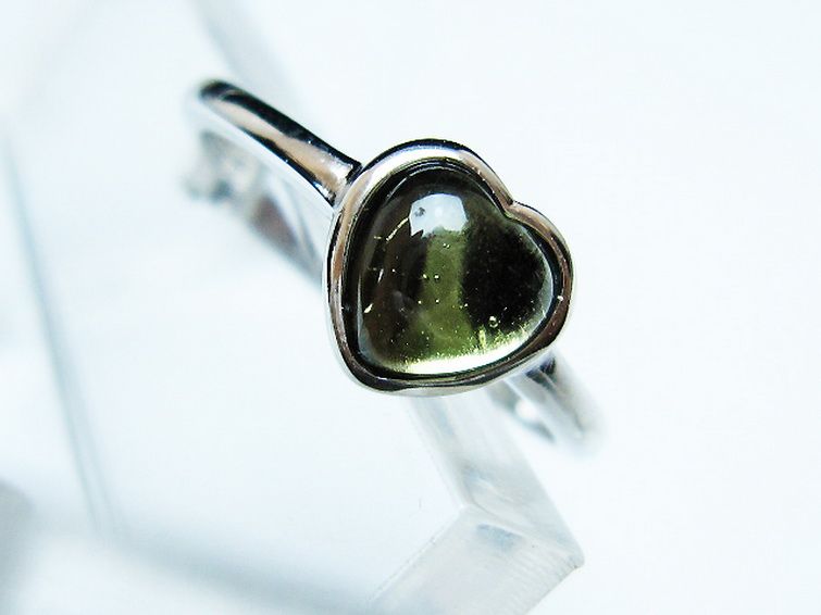 モルダバイト ハート 指輪 (12号)石サイズ約6mm×6mm[T526-1321] 2枚目
