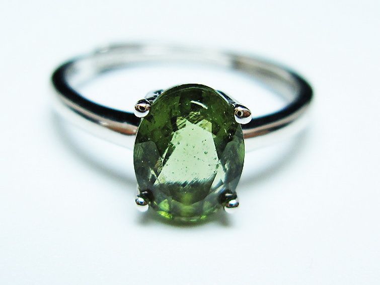 モルダバイト 指輪 (13号)石サイズ約8mm×6mm[t526-1330]