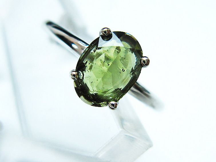 モルダバイト 指輪 (13号)石サイズ約8mm×6mm[T526-1331] 2枚目