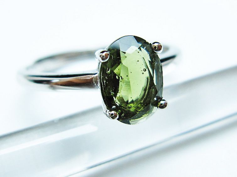 モルダバイト 指輪 (13号)石サイズ約8mm×6mm[T526-1331] 3枚目