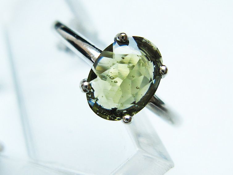 モルダバイト 指輪 (13号)石サイズ約8mm×6mm[T526-1332] 2枚目