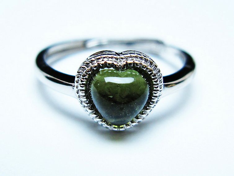 モルダバイト ハート 指輪 (13号) [t526-1379] 1枚目
