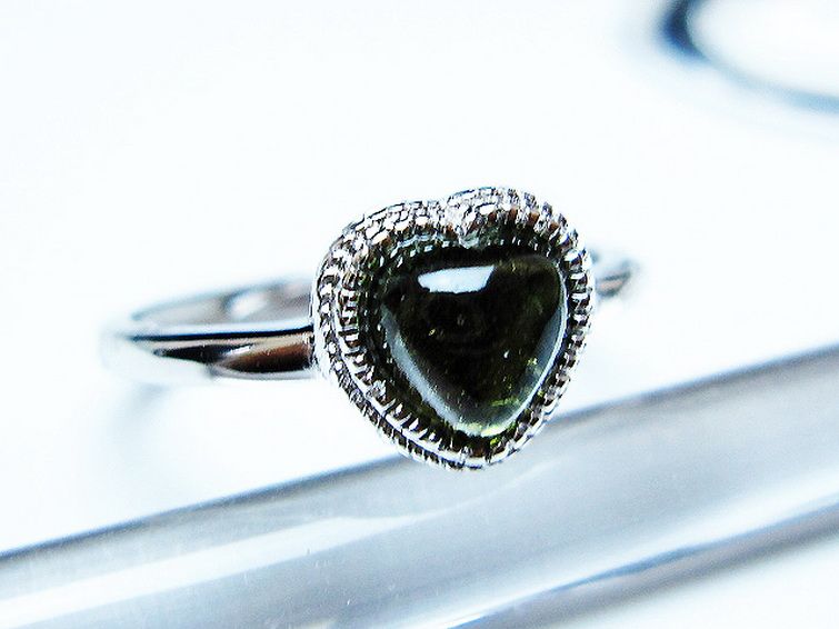 モルダバイト ハート 指輪 (13号) [t526-1379] 3枚目