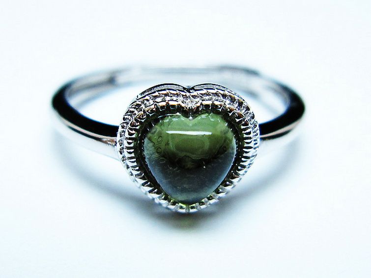 モルダバイト ハート 指輪 (12号) [t526-1381] 1枚目