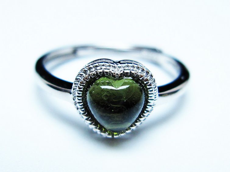 モルダバイト ハート 指輪 (12号) [t526-1384] 1枚目