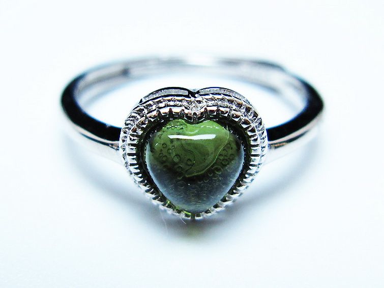 モルダバイト ハート 指輪 (12号) [t526-1388] 1枚目