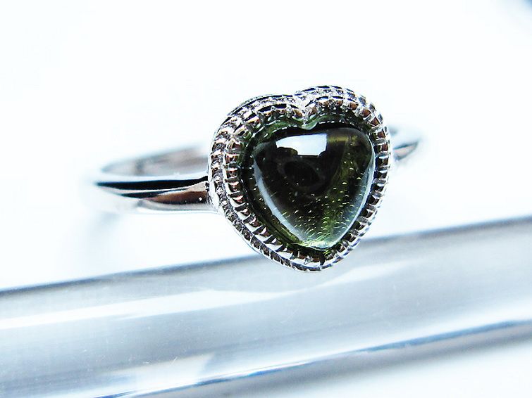 モルダバイト ハート 指輪 (12号) [t526-1388] 3枚目