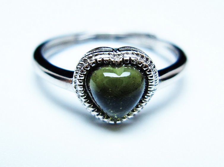 モルダバイト ハート 指輪 (13号) [t526-1389] 1枚目