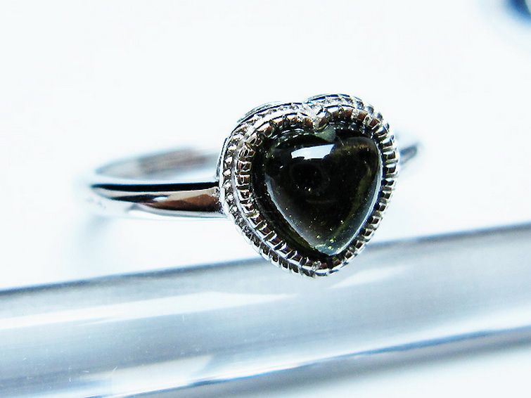 モルダバイト ハート 指輪 (13号) [t526-1389] 3枚目