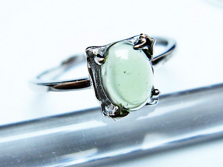 モルダバイト 指輪 (14号) [t526-1430]