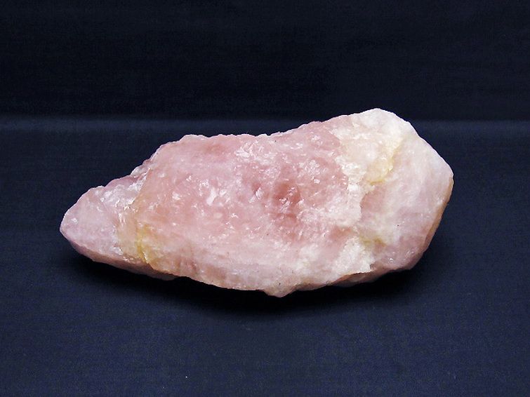 1.3Kg ローズクォーツ 原石[T568-4373] 1枚目
