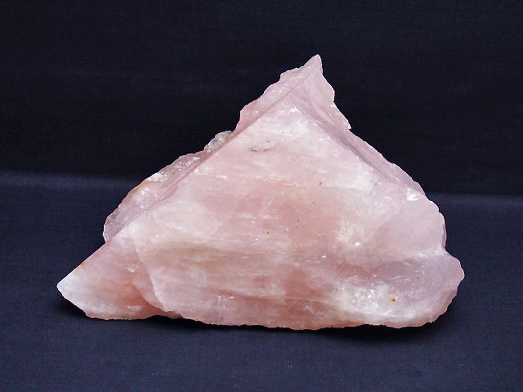 2.6Kg ローズクォーツ 原石[T568-4424] 1枚目