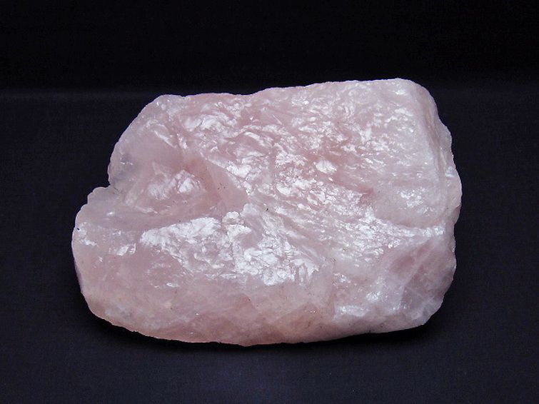1.8Kg ローズクォーツ 原石 [t568-4460] 1枚目