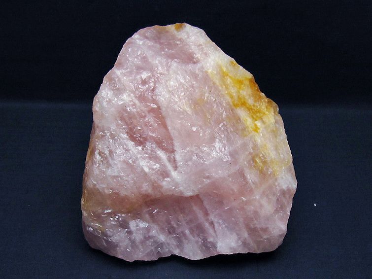 1.9Kg ローズクォーツ 原石 [t568-4491] 1枚目