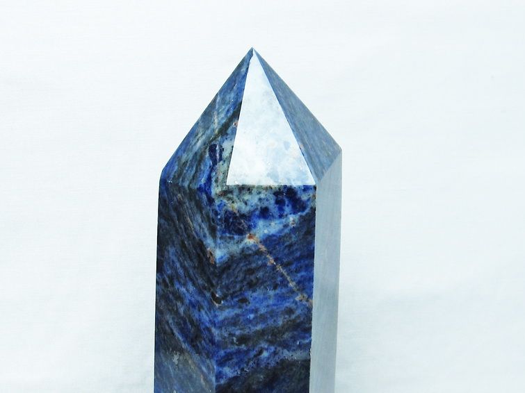 1.6Kg ソーダライト 六角柱 [t581-5808] 2枚目