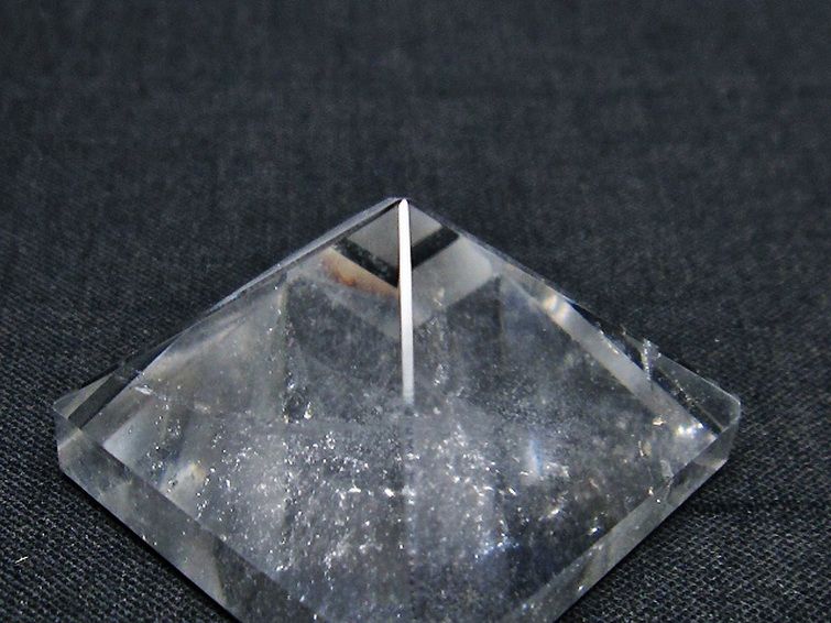 ヒマラヤ水晶ピラミッド[T600-2134] 3枚目