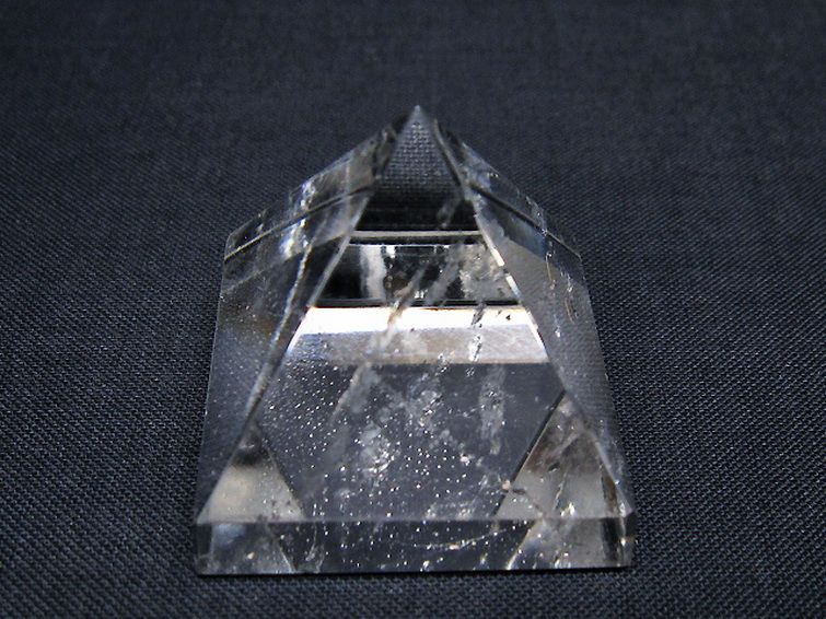 ヒマラヤ水晶ピラミッド[T600-2545] 1枚目
