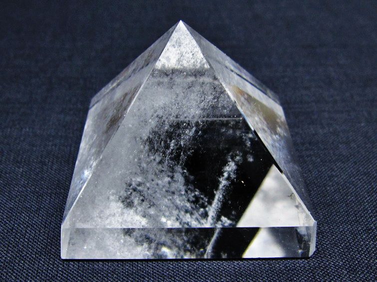 ヒマラヤ水晶ピラミッド [t600-2828]