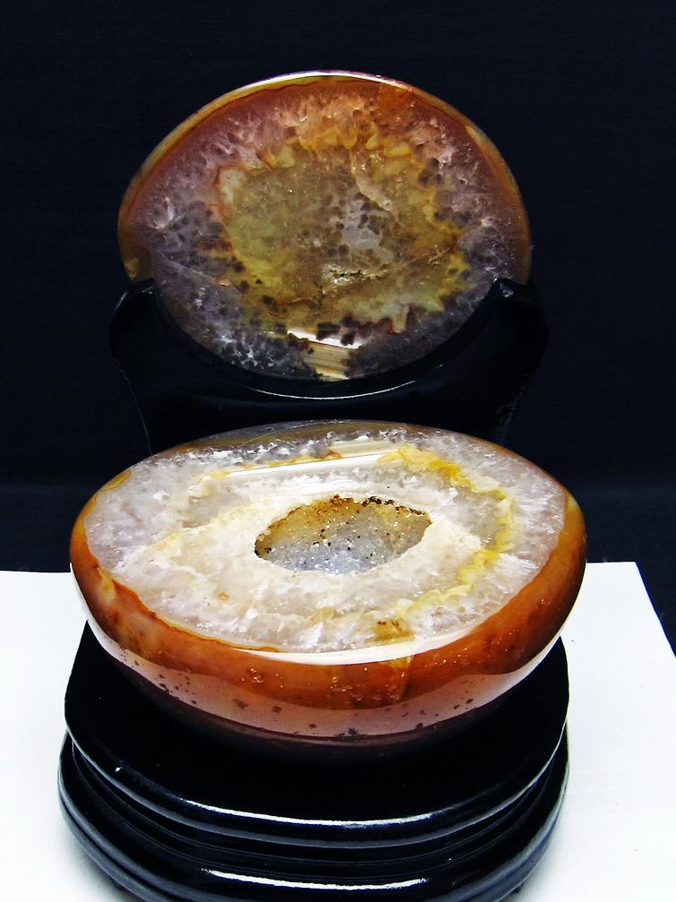 1.6Kg ペア水晶トレジャーメノウ[T604-7736] 1枚目