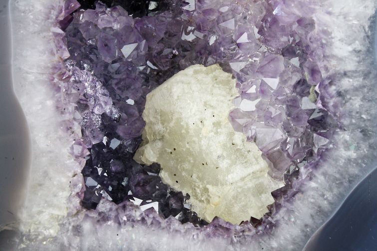 6.6Kg ブラジル産 カルサイトアメジストドーム [t611-10628] 3枚目