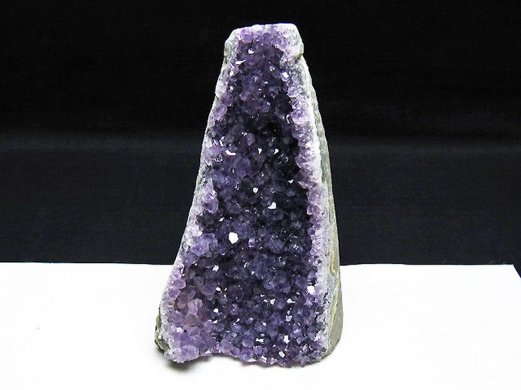 【天の川アメジストクラスター】高さ約14×横約12.3×厚さ9cm ウルグアイ産 アメジストクラスター [t614-9683]