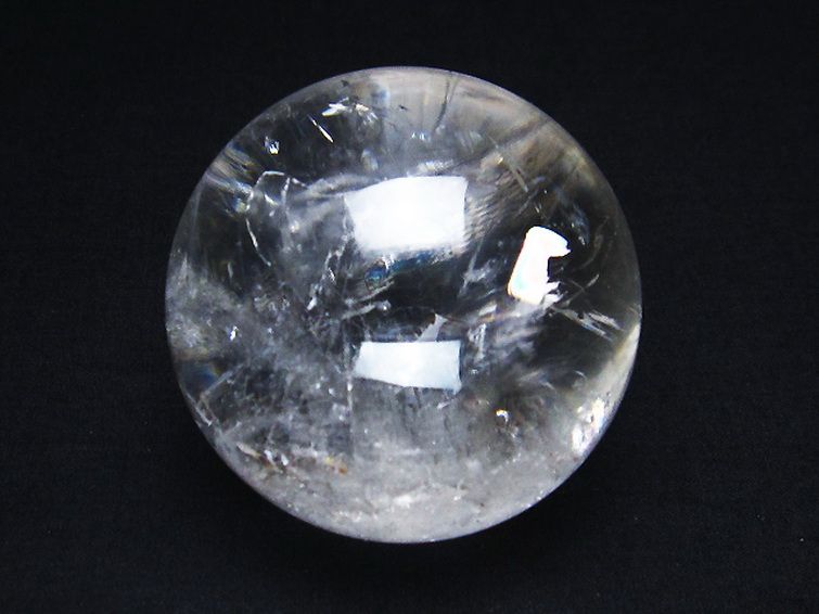 虹入り ヒマラヤ水晶 丸玉 61mm [T62-15147] 1枚目