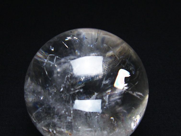虹入り ヒマラヤ水晶 丸玉 61mm [T62-15147] 2枚目