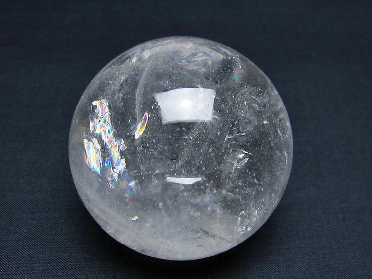 虹入り ヒマラヤ水晶 丸玉 63mm [T62-15417] 1枚目