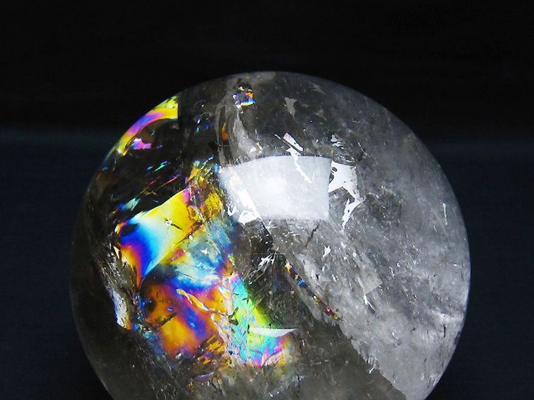 1.3Kg 虹入り ヒマラヤ水晶 丸玉 100mm [t62-16331] 1枚目